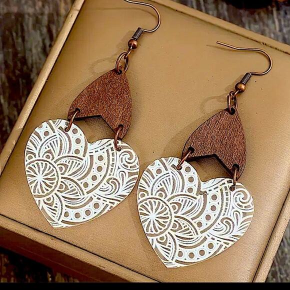 Boho Wooden Heart Dangle Earrings Vintage Bohemian - Picture 3 of 5